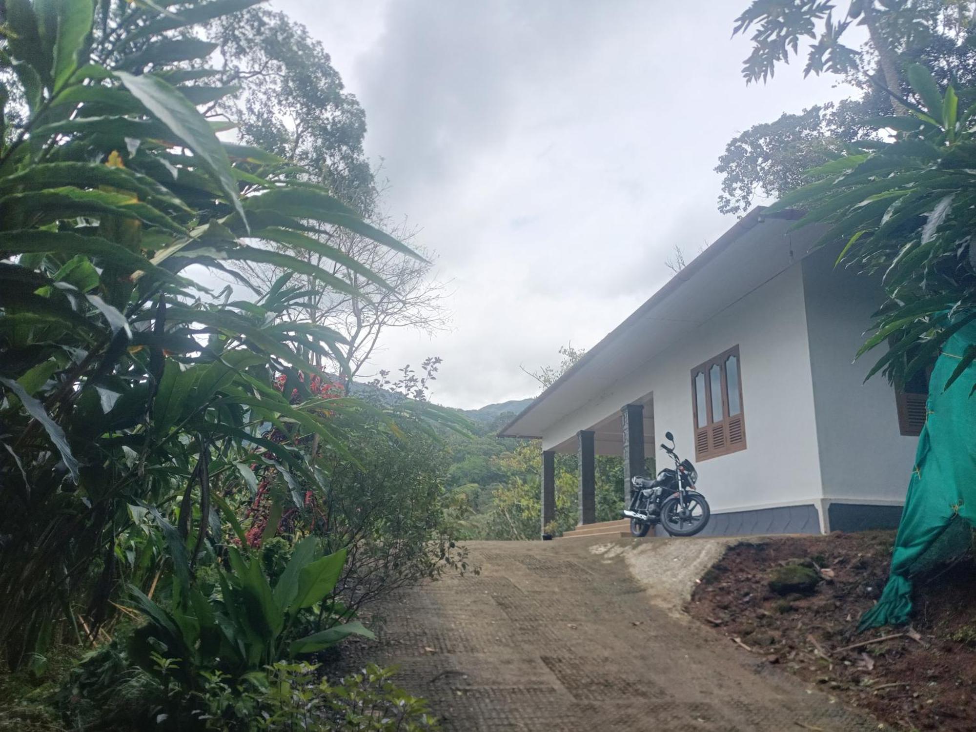 Anivilla Holiday Home Kunjithanny Anachal Luaran gambar